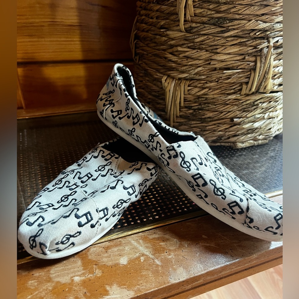 Toms music note alpargata shoes